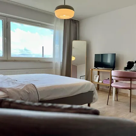 Strauss Near Bs-hauptbahnhof *